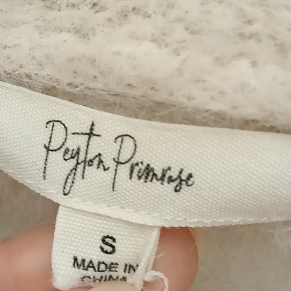 Peyton Primrose Nylon Blend Cream Fuzzy Sweater Size Small Ptp 22" L 27" - Picture 6 of 9